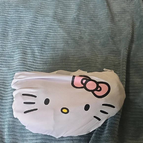 Pink Hello Kitty Hooded Blanket - Picture 7 of 7